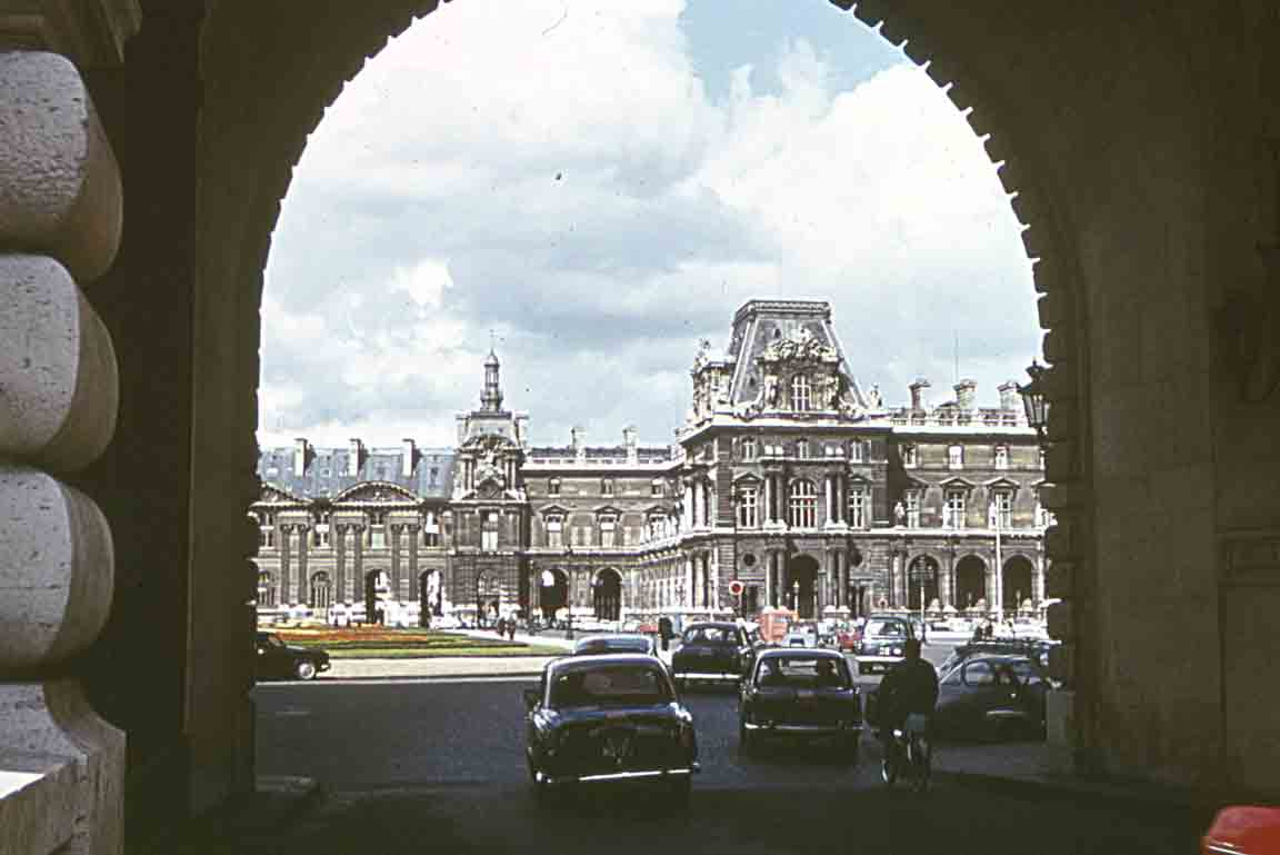 3432fewLouvre.jpg