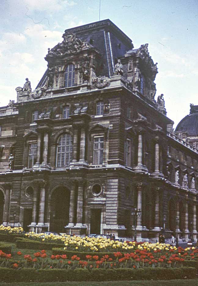 3433fewLouvre.jpg
