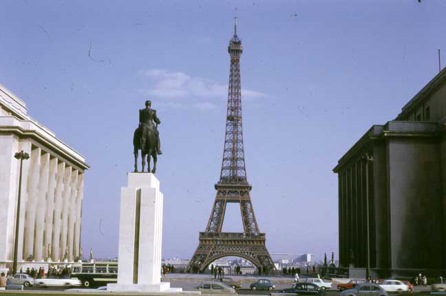 3868fewEiffel.jpg